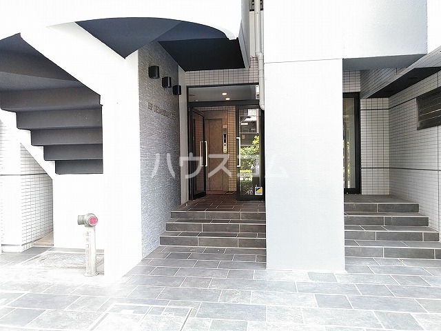 26/30 エントランス