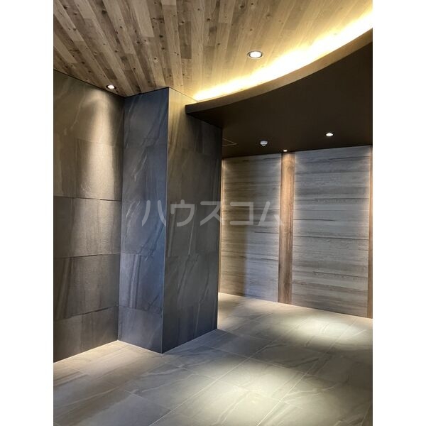 18/20 エントランス