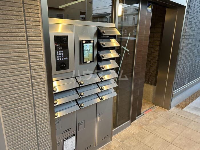 21/30 エントランス