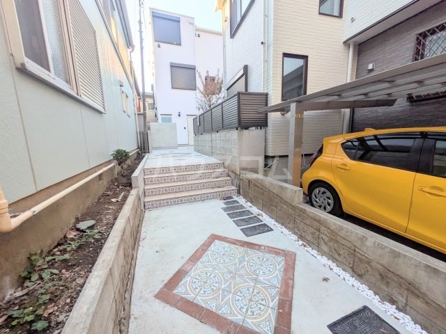 21/27 エントランス