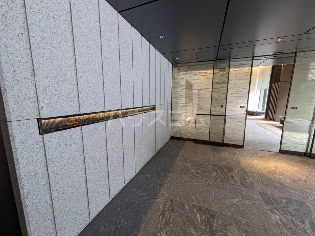 27/30 エントランス