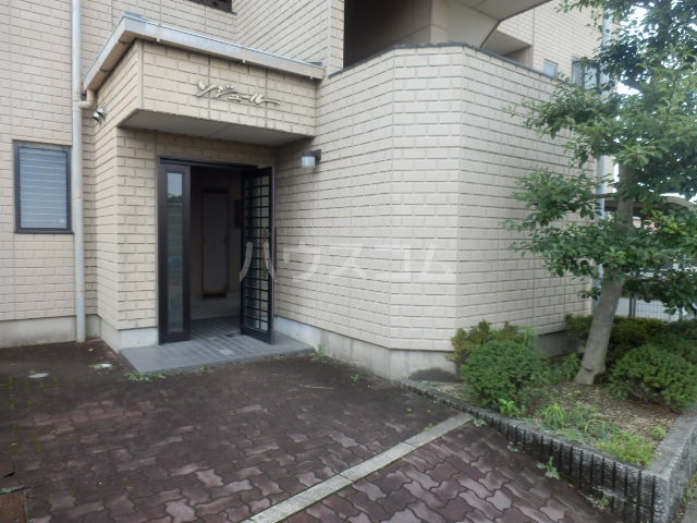 19/27 エントランス