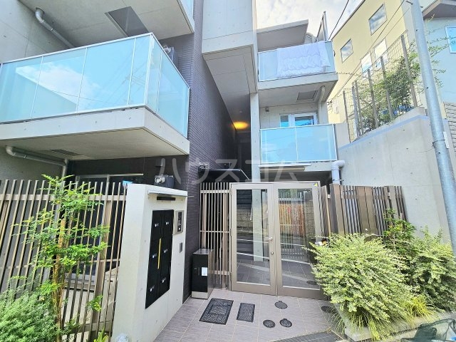 22/26 エントランス