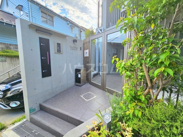 23/26 エントランス