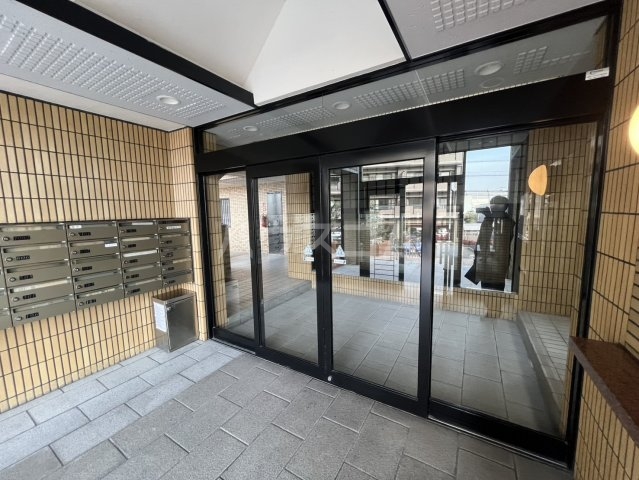24/28 エントランス