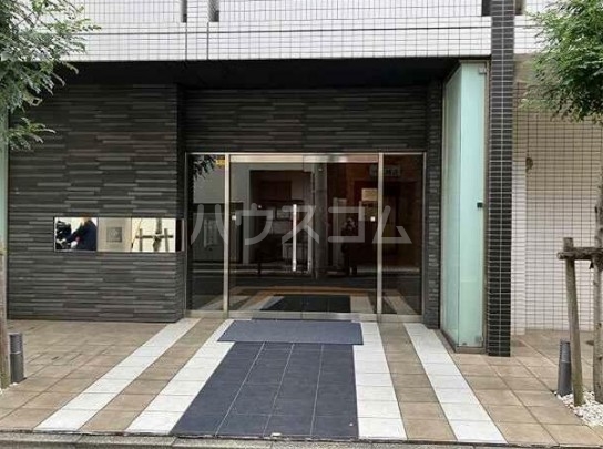 21/30 エントランス