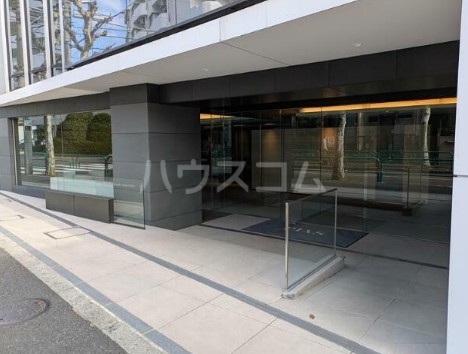 8/10 エントランス