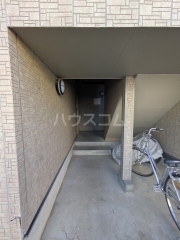 19/30 エントランス