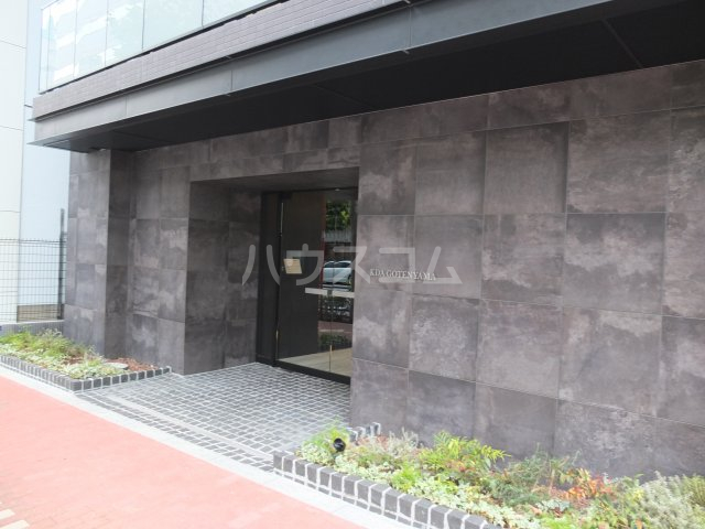 28/30 エントランス