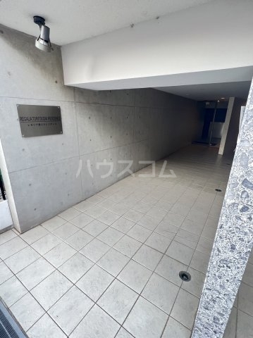 27/30 エントランス