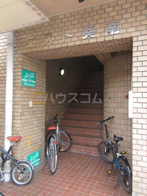 22/27 エントランス