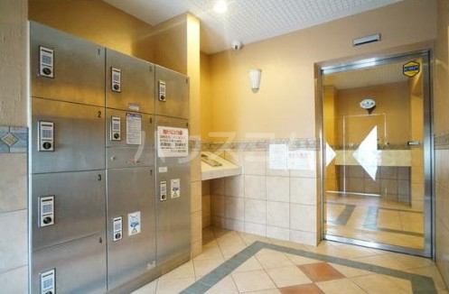 28/30 エントランス