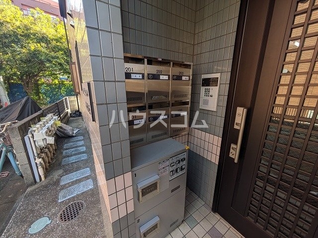 16/20 エントランス
