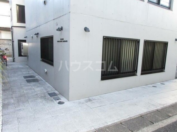 23/30 エントランス