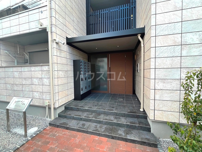 25/30 エントランス