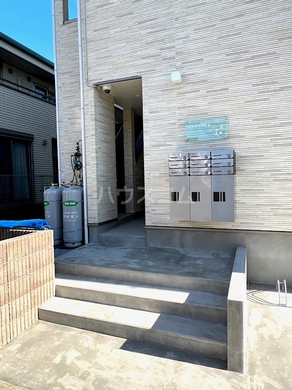 23/30 エントランス