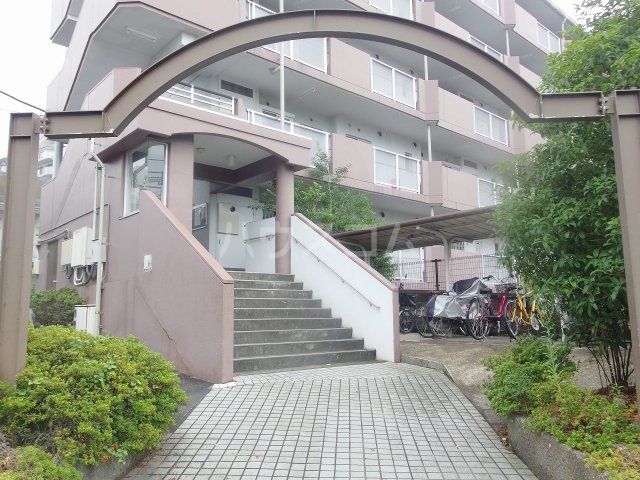 28/30 エントランス