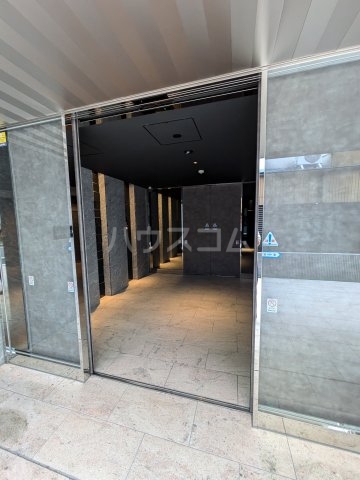 27/30 エントランス