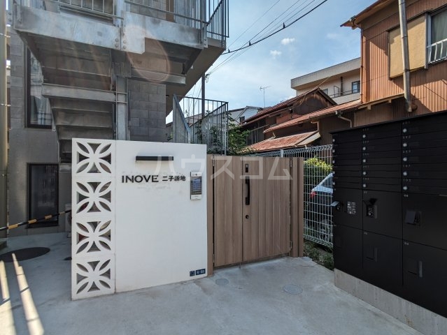 24/25 エントランス