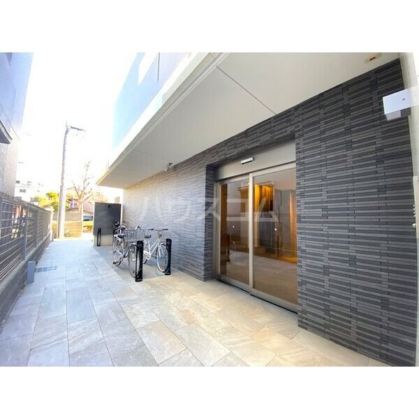 18/25 エントランス