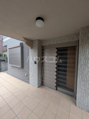 19/30 エントランス