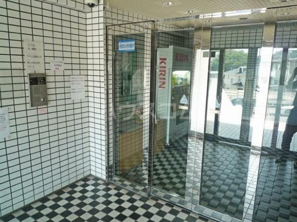 15/23 エントランス