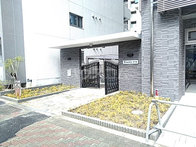 22/27 エントランス