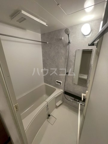 13/30 浴室