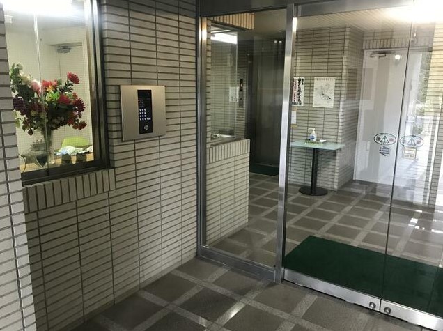 15/22 エントランス