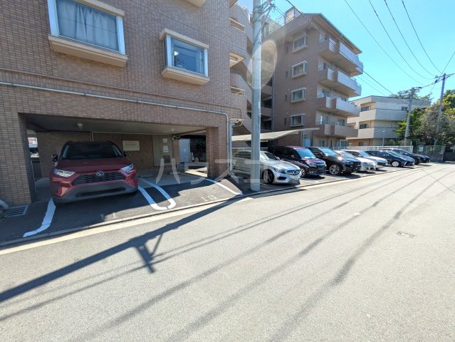 26/30 駐車場