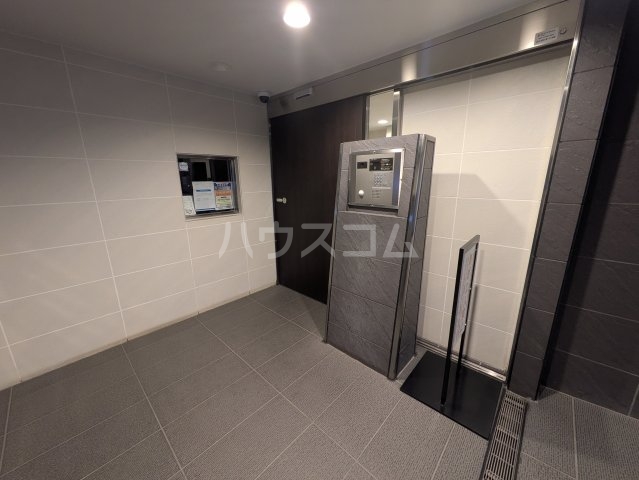 22/26 エントランス