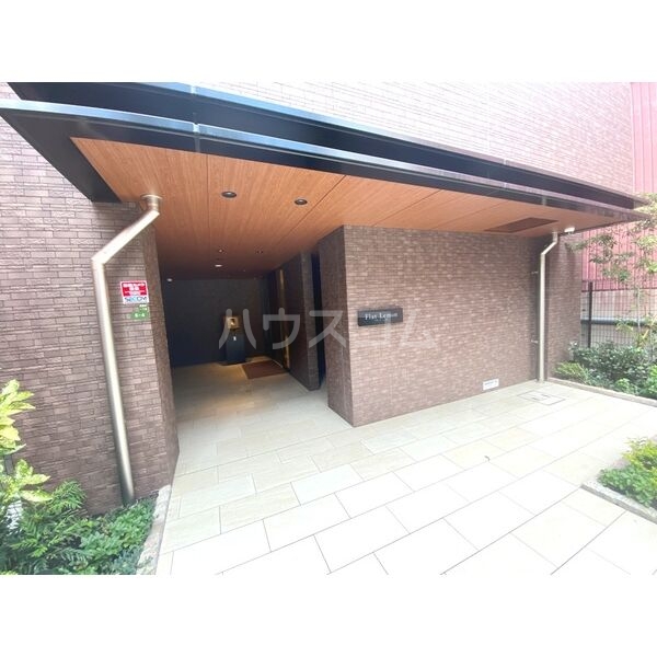 18/28 エントランス