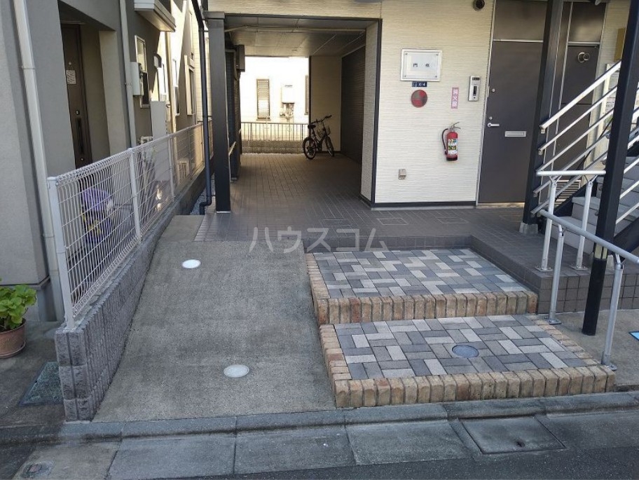 19/23 エントランス