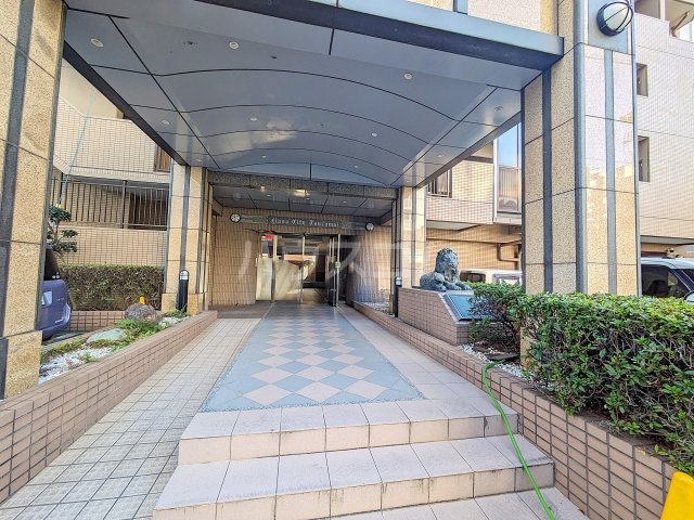 25/27 エントランス