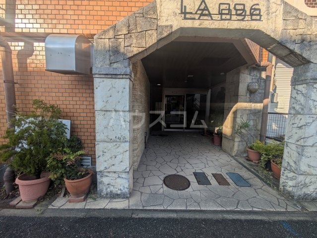 28/30 エントランス