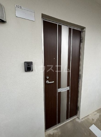 19/23 エントランス