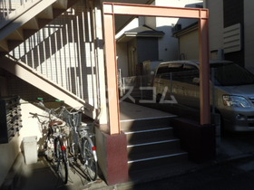 23/30 エントランス