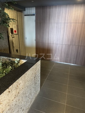 24/30 エントランス