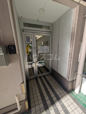 23/30 エントランス