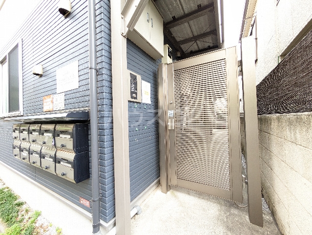 20/23 エントランス