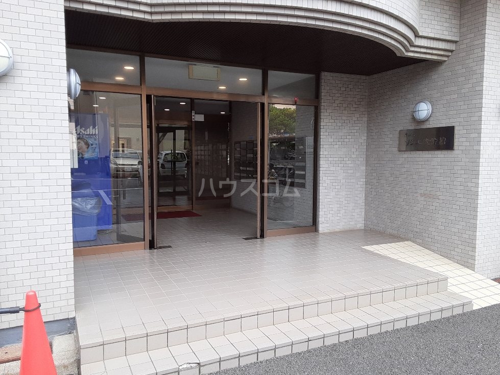 15/23 エントランス