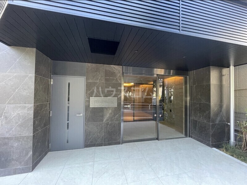 18/20 エントランス