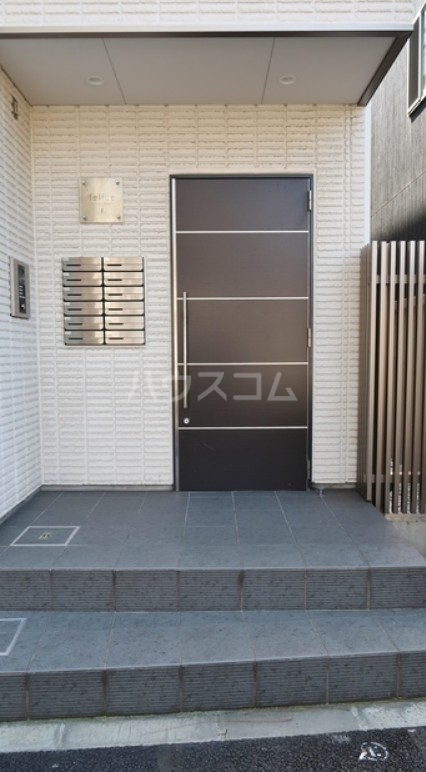 26/30 エントランス