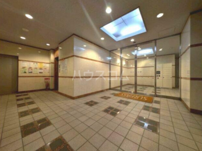 16/19 エントランス