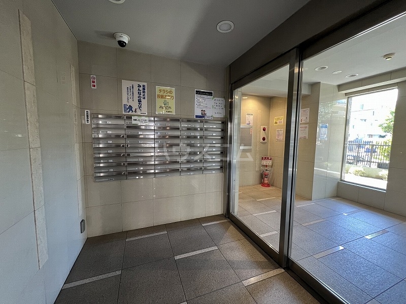 28/30 エントランス