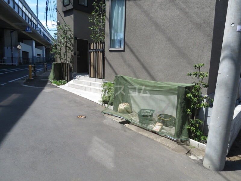 15/23 エントランス