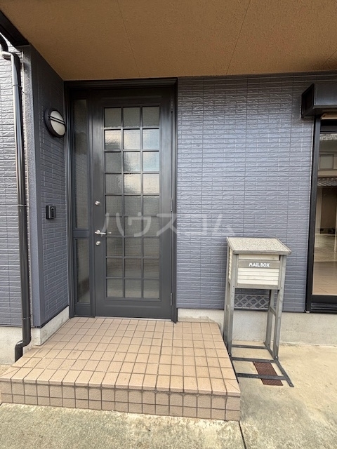 26/30 エントランス