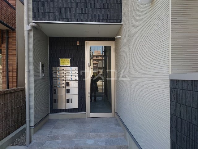 20/30 エントランス