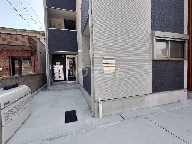 21/30 エントランス