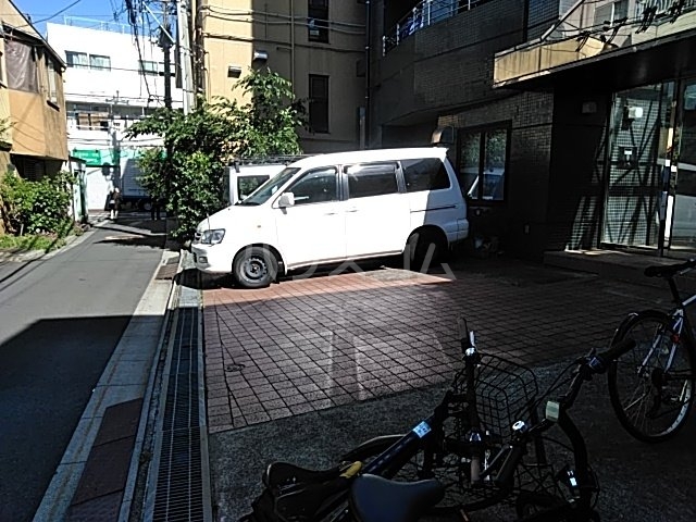 16/16 駐車場